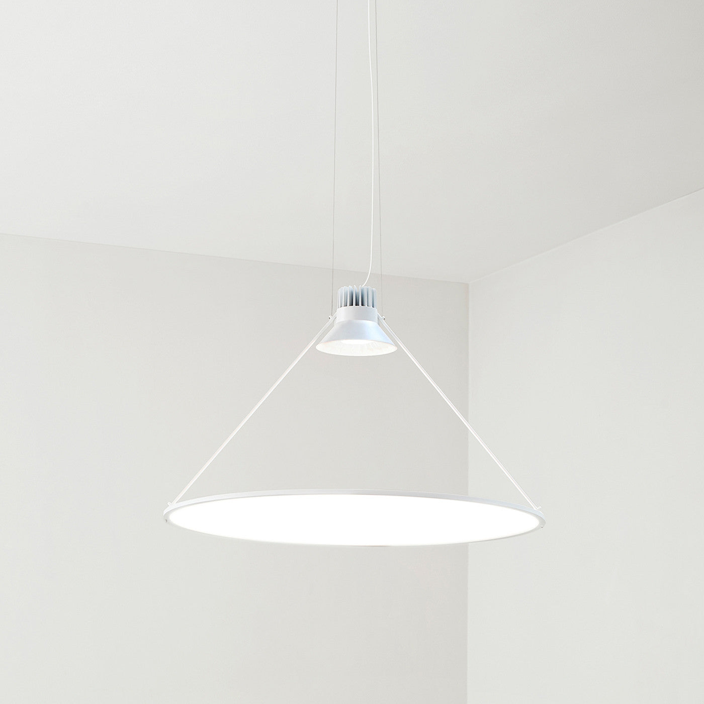 Amisol Pendant, Gold Mirror Stretch Reflector, 108 cm, LED, Push/DALI Dim, IP20