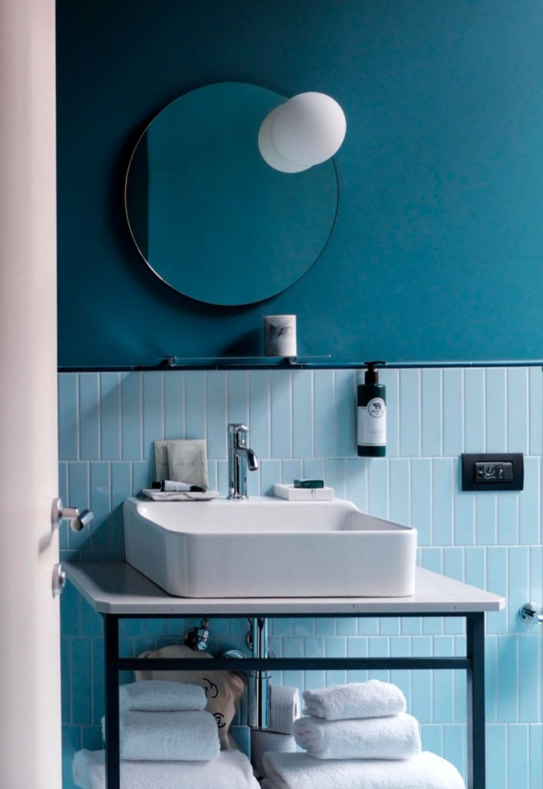 Circ Mirror Light, 70 cm ø, LED, Triac Dim, IP44 with Demister