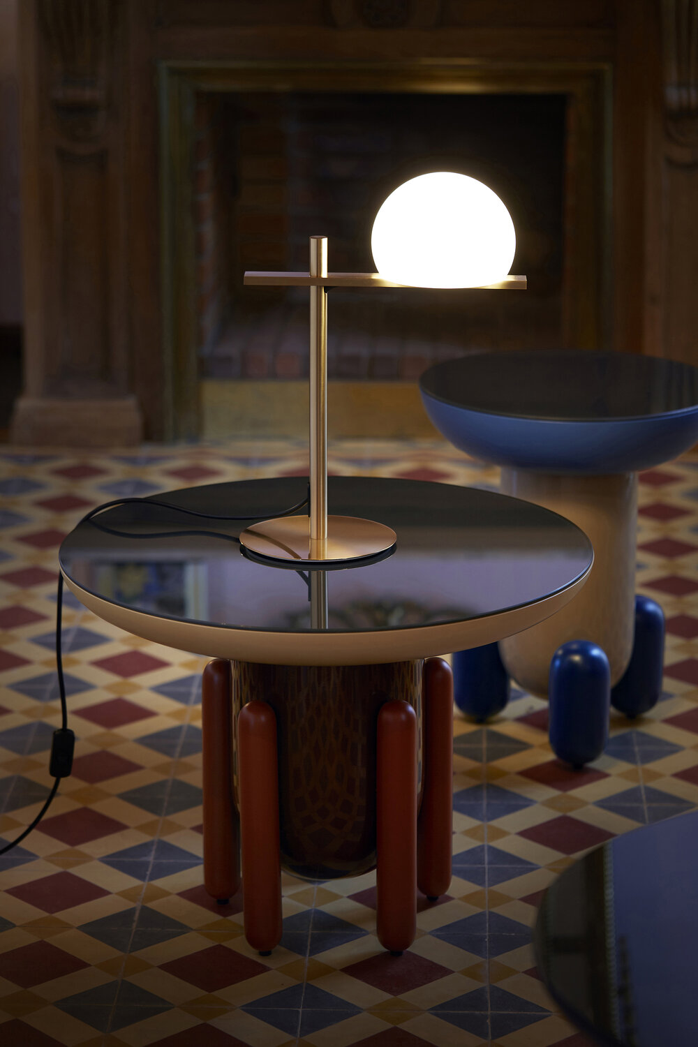 Circ Table Lamp, Glass Shade with Black Body, LED, IP20