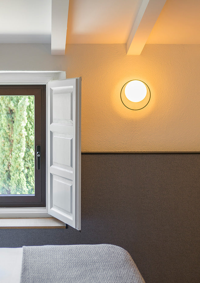 Circ Wall Light, White Glass with Black Ring, LED, Triac Dim, IP20