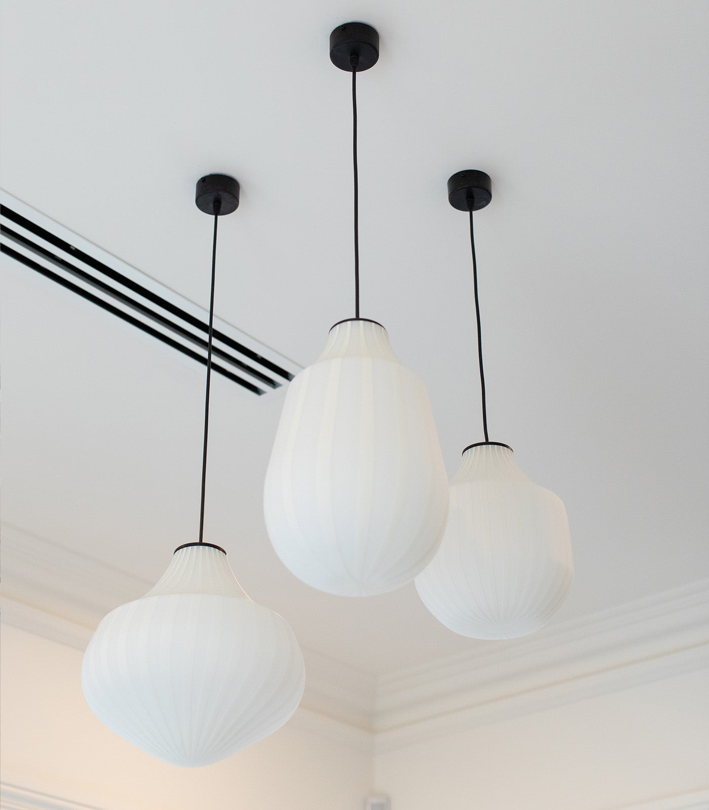 Circus pendant light, white filigree handblown glass, round, E27, Triac Dim, IP20